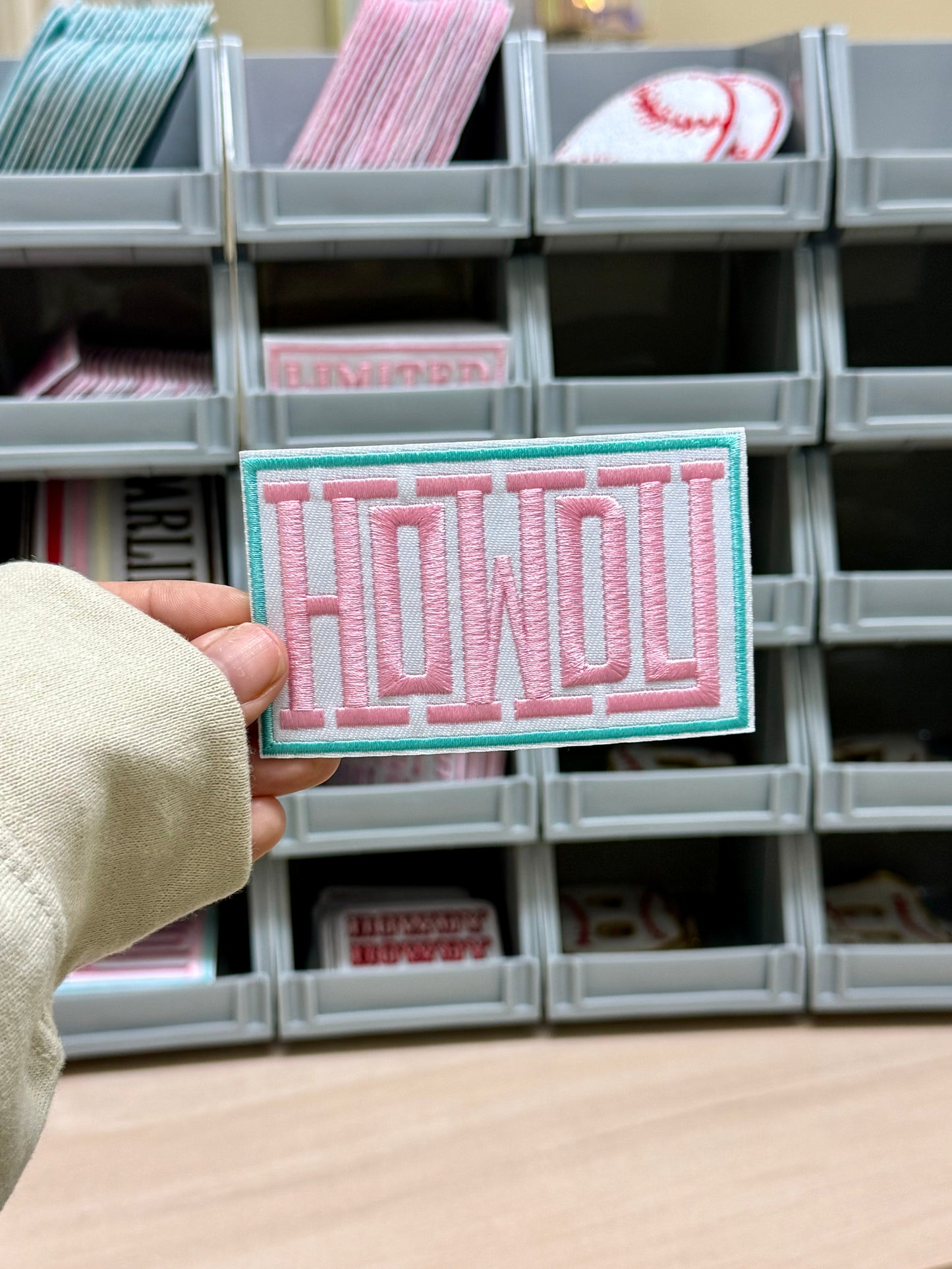 PINK HOWDY